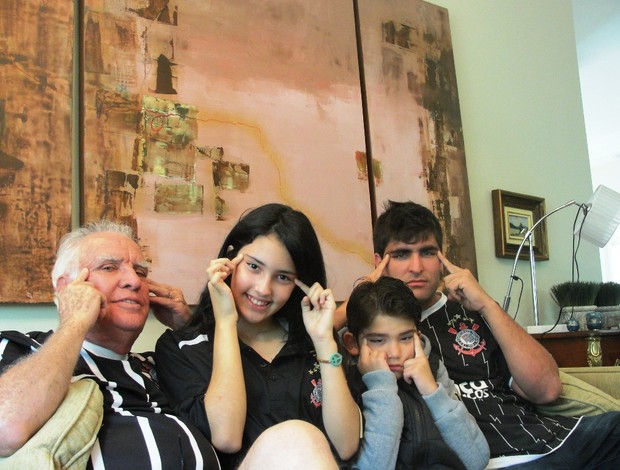 Família Pontes acompanha Corinthians no Mundial (Foto: Arthur Costa/ Globoesporte.com)