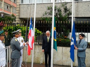 Governador Jaques Wagner e prefeito ACM Neto participam do hasteamento da bandeira em Salvador (Foto: Danutta Rodrigues/ G1)