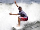 Rodrigo Hilbert surfa no Rio
