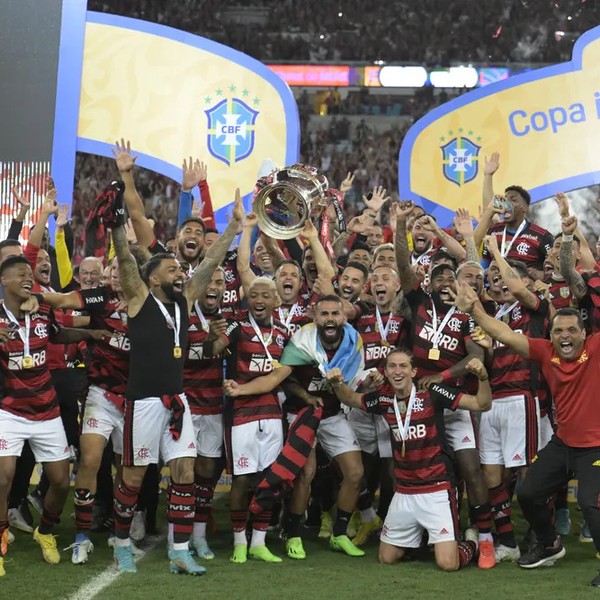 A Mesa 213 Flamengo tetra da Copa do Brasil São Paulo na briga pela