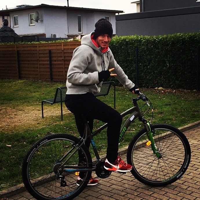 Lewandowski dá volta de bicicleta em Dortmund (Foto: Reprodução - Instagram)
