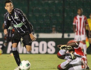 Caio Figueirense x Náutico (Foto: Rubens Flores / Ag. Estado)