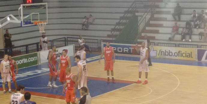 Uberlândia Pinheiros basquete NBB 2015 (Foto: Gullit Castro) Uberlândia Pinheiros basquete NBB 2015 (Foto: Gullit Castro)