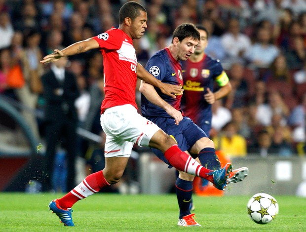 Messi e Rafael Carioca, Barcelona x Spartak Moscow (Foto: Agência Reuters)