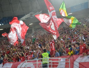 Torcida do América-RN comemora vitória na Arena das Dunas (Foto: Jocaff Souza/GloboEsporte.com)