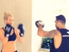 Giovanna Ewbank e Fernanda Paes Leme mostram treino de luta 