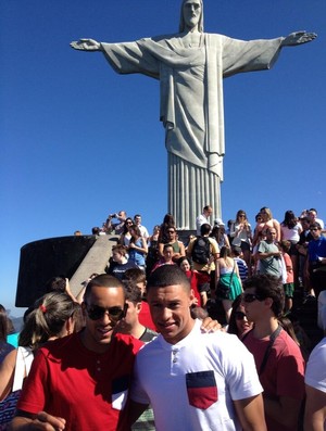 Seleção inglesa no Cristo Redentor (Foto: Divulgação/FA)