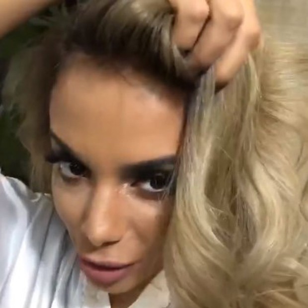 Anitta mostra novo visual loiro (Foto: Reprodução/Instagram)