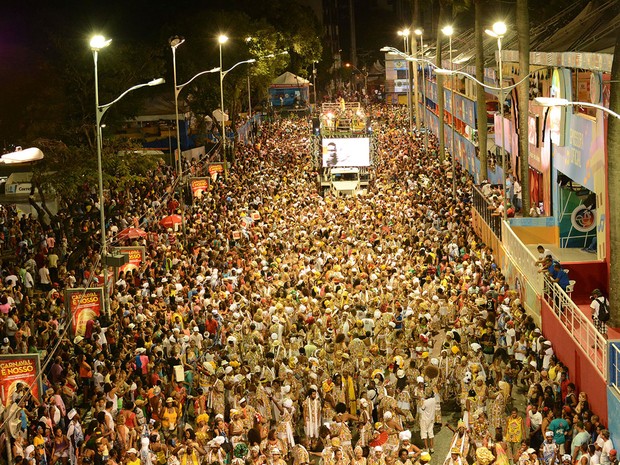 Foliões do Ilê Aiyê tomam as ruas do Campo Grande, em Salvador (Foto: Marcos Costa/Ag. Haack/Agecom)