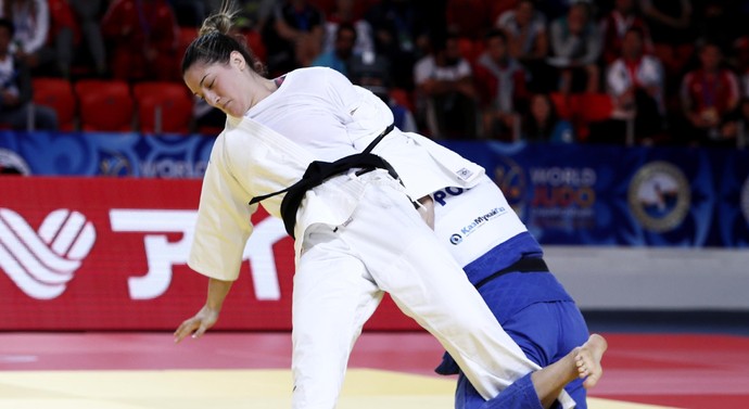 Mayra Aguiar contra Daria Pogorzelec, Mundial de Astana (Foto: IJF Media / G. Sabau and Zahonyi)