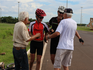 Pai e filho ciclistas (Foto: Maria Caroline Palieraqui/G1 MS)