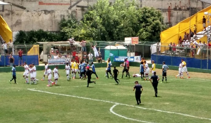 Votorantim, Copa Brasil de Futebol Infantil, estádio Domênico Paolo Metidieri, São Paulo, Grêmio, confusão (Foto: Emilio Botta)