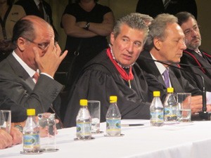 Ivan Sartori, presidente do TJ, discursa entre Alckmin e Lewandowski (Foto: Marcelo Mora/G1)