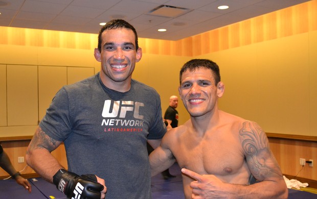 Fabricio Werdum, Rafael dos Anjos (Foto: Ivan Raupp)