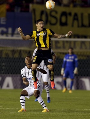 Elias faz alerta após derrota no Paraguai: “Temos de melhorar muito”