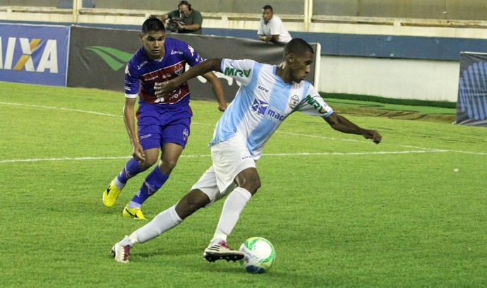 Wallace, macaé x fortaleza (Foto: Tiago Ferreira)