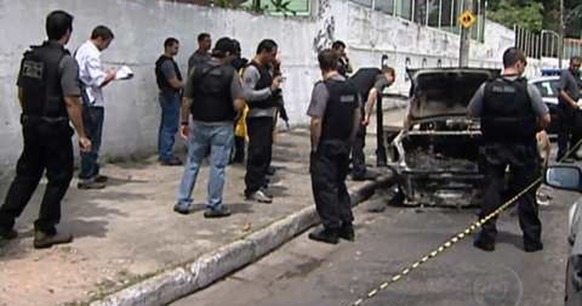 G1 Quatro Corpos São Achados Em Carro Incendiado No Subúrbio Do Rio Diz Pm Notícias Em Rio