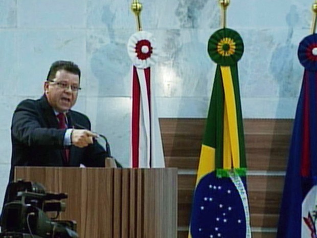 Prefeito reeleito, Agnaldo Perugini (PT), durante empossamento em Pouso Alegre  (Foto: Assessoria de Imprensa / Câmara Municipal)