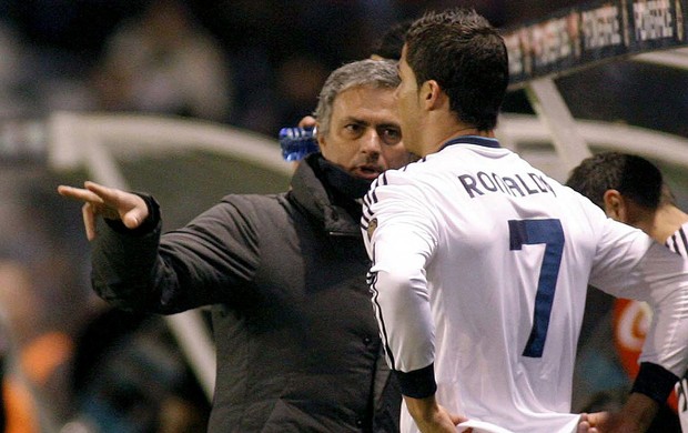 Mourinho fala com Cristiano Ronaldo, Deportivo La Coruna x Real Madrid (Foto: EFE)