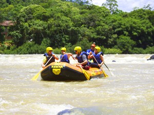 Rio Itajaí-açu é referência para prática de rafting (Foto: Spry Vídeo/Divulgação)