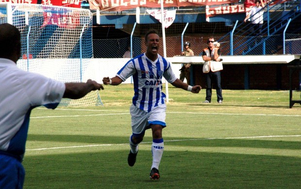 Rodriguinho comemora o primeiro gol do Estadual, com a camisa do Avaí (Foto: Alceu Altherino / Avaí FC) Rodriguinho comemora o primeiro gol do Estadual, com a camisa do Avaí (Foto: Alceu Altherino / Avaí FC)