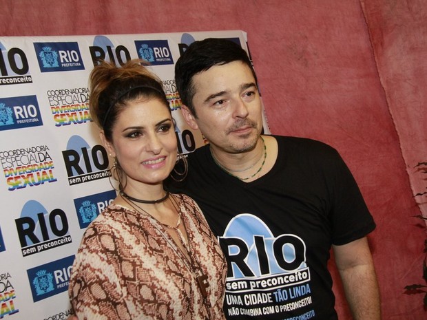 Fernanda Abreu e Carlos Tufvesson em evento no Rio (Foto: Isac Luz/ EGO)