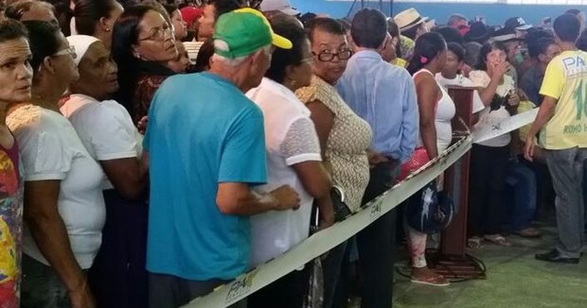 População dá último adeus a ex-prefeito de Itabaianinha - Globo.com