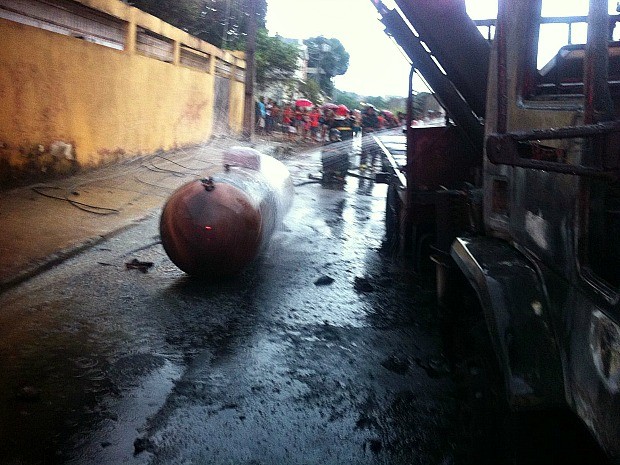 Caminhão explodiu na Zona Leste de Manaus (Foto: Divulgação/Corpo de Bombeiros)