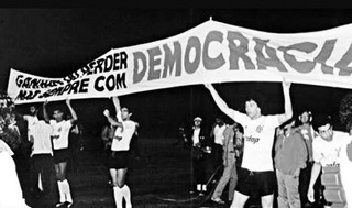 Leandra Leal posta foto antiga de manifestação pró-democracia (Foto: Instagram/Reprodução)