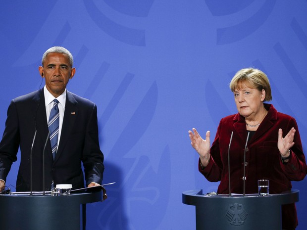 Barack Obama e Angela Merkel durante coletiva de imprensa nesta quinta-feira (17) em Berlim (Foto: REUTERS/Kevin Lamarque)