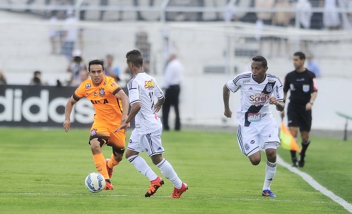 Corinthians acha gol no fim contra a Ponte Preta, mas vê vantagem cair