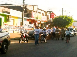 Protesto contra violência no estado de Alagoas (Foto: Michelle Farias/G1)