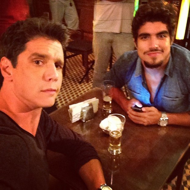 Márcio Garcia e Caio Castro nos bastidores de gravação de &#39;Amor à vida&#39; (Foto: Instagram/ Reprodução)