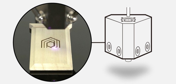 Laser permite fazer gravações em superfícies diversas (Foto: Divulgação)