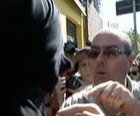 'Rosto tampado não', diz pai que tirou filho de ato (Reprodução/TV Globo)