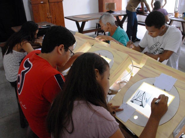 Fundação Curro Veho oferece oficinas de iniciação artística para crianças (Foto: Eduardo Kalif/Divulgação)
