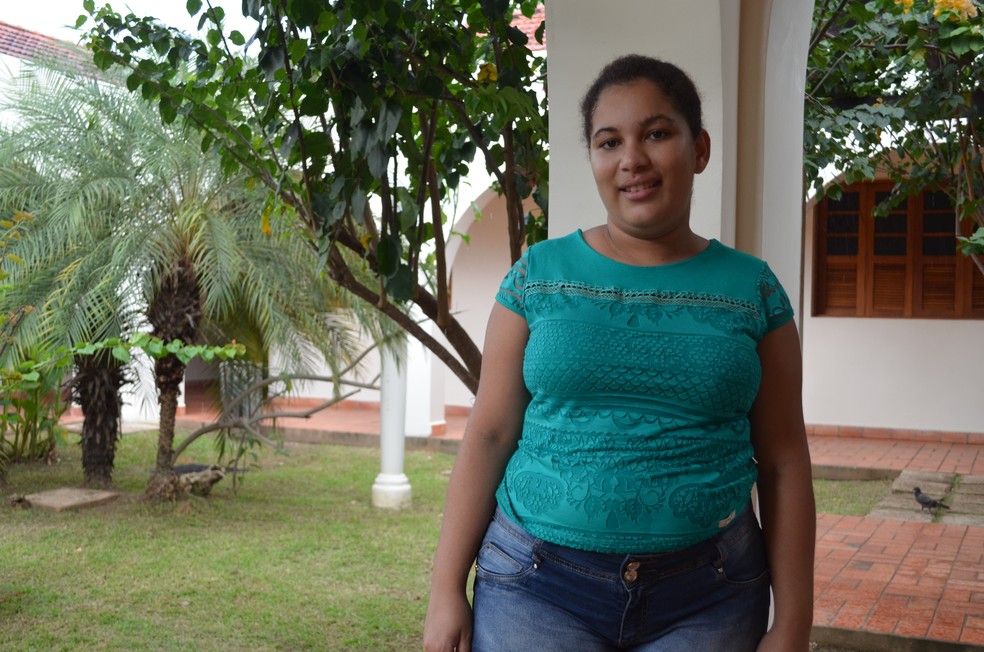 Valéria Nascimento mora no Bujari e preferiu ficar no lar temporário enquanto seu filho está na UTI  (Foto: Caio Fulgêncio/G1 )