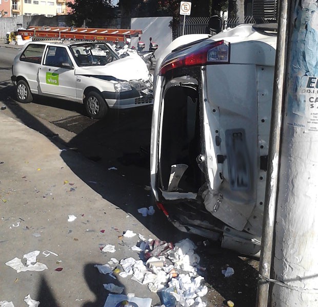 G1 Após perseguição policial três carros batem e um capota na Zona