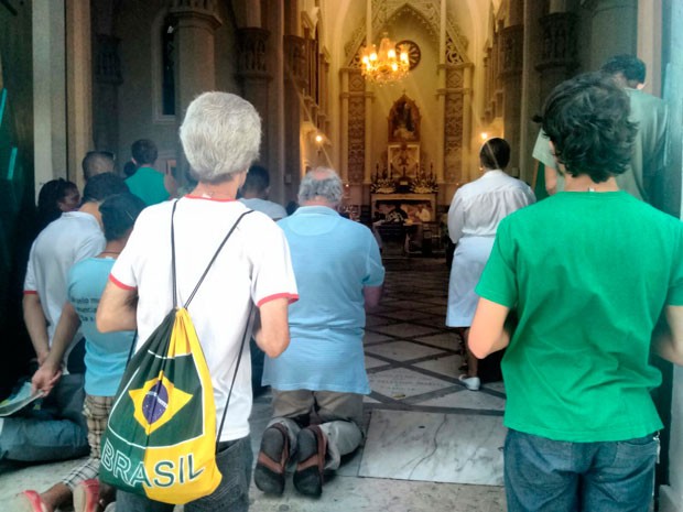 Missa em Salvador pelo dia de finados (Foto: Alan Alves/G1)