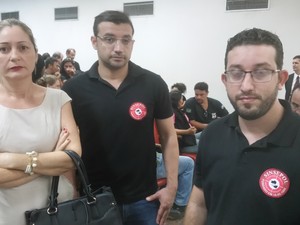 Delegada Rosilei de Lima e direção do Sinsepol em ato pela implantação do PCCS da categoria na ALE (Foto: Toni Francis/G1)