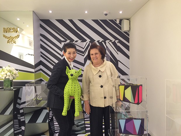 Kim Sung-Joo and Suzy Menkes in MCM's Seoul flagship store  (Foto: Suzy Menkes Instagram)