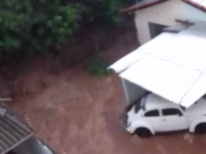 Cerca de 11 casas tiveram que ser interitadas pela Defesa Civil (Foto: Tamires Silva) Cerca de 11 casas tiveram que ser interitadas pela Defesa Civil (Foto: Tamires Silva)