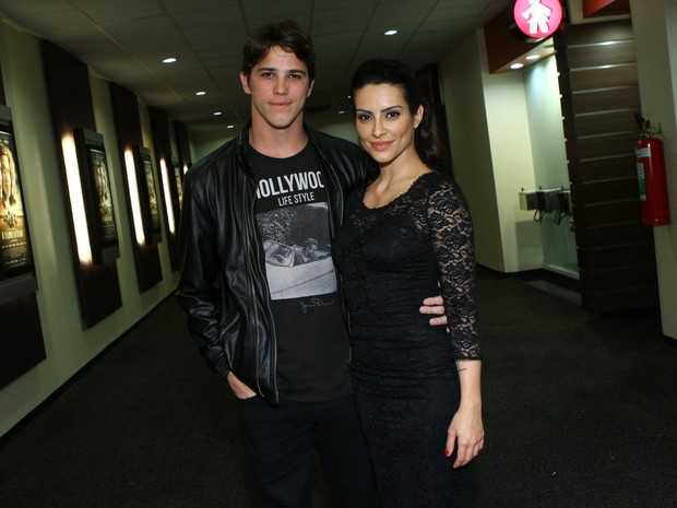 Cleo Pires e Rômulo Neto em pré-estreia de filme no Rio (Foto: Raphael Mesquita/ Foto Rio News)