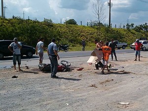 Acidente entre moto e viatura da PM deixa feridos em Salto de Pirapora (Foto: Tiago Hannickel/TEM Você)