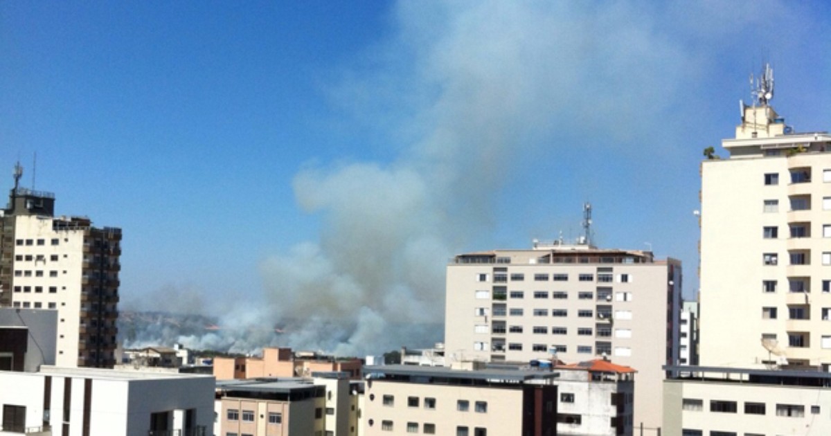 Bombeiros tentam controlar incêndio na Mata do Noé em Divinópolis - Globo.com