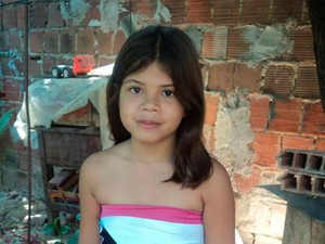 Ângela Kelly Filgueira de Araújo, de 12 anos, morreu ao levar um tiro no olho  (Foto: Reprodução/Marcelino Neto)