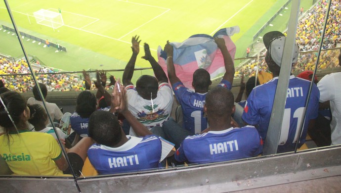 Haitianos apoiaram seleção (Foto: Gabriel Mansur)