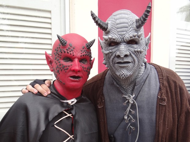 10/2/2013 - Noelia e Luiz Bacelar se fantasiam há três anos de demônios no carnaval de Olinda (PE) (Foto: Katherine Coutinho/G1)