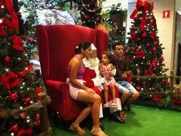Papai Noel há 13 anos, José xxx, 75 anos, trabalha durante dois meses em shopping na área central de Brasília  (Foto: Káthia Mello/G1)