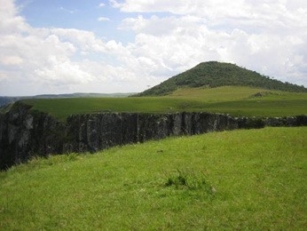 Imagem do site da prefeitura mostra o Pico Monte Negro (Foto: Divulgação/Prefeitura de São José dos Ausentes)